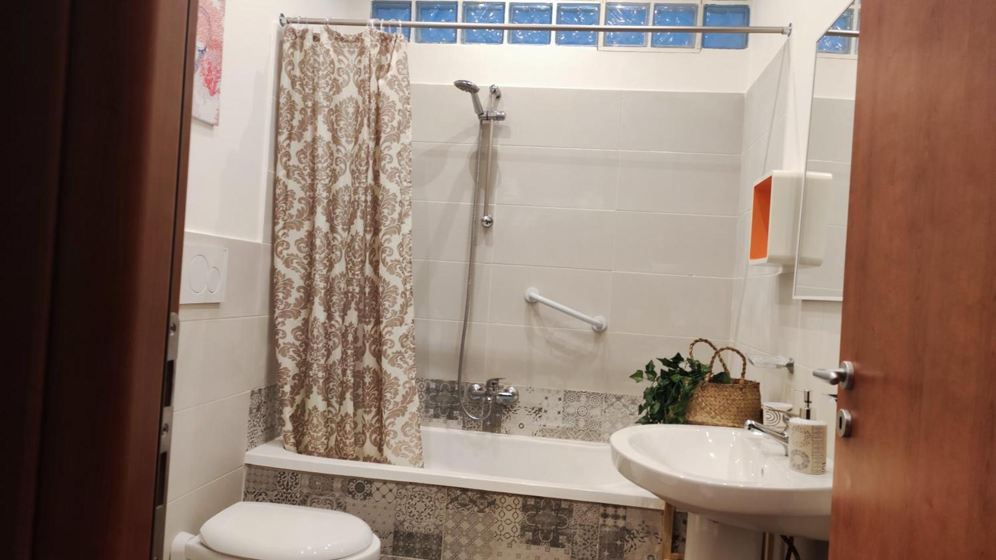 Amuni Rooms And Suite Lt Палермо Екстериор снимка